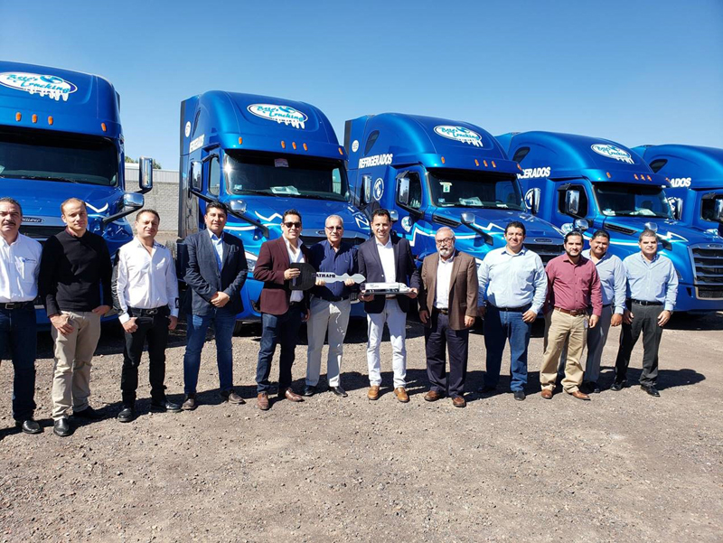 Daimler Trucks México Entrega 59 Nuevos Cascadia A Betos Trucking En