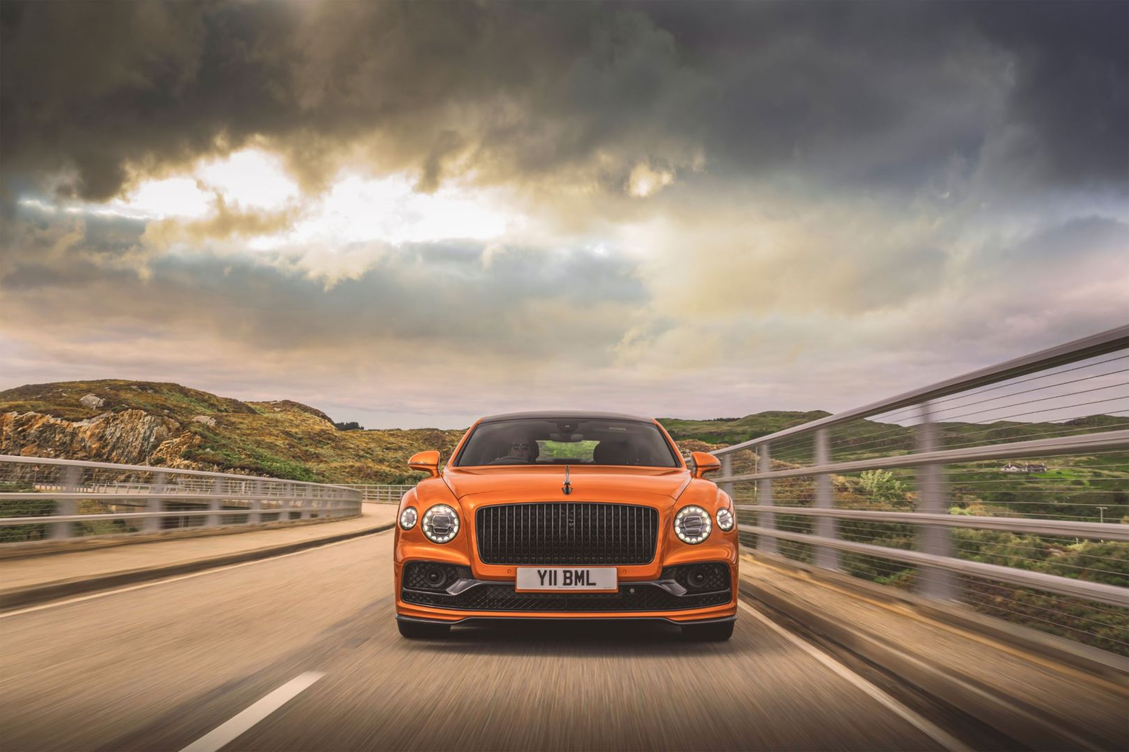 Bentley crea el rin de fibra de carbono más grande en el mundo