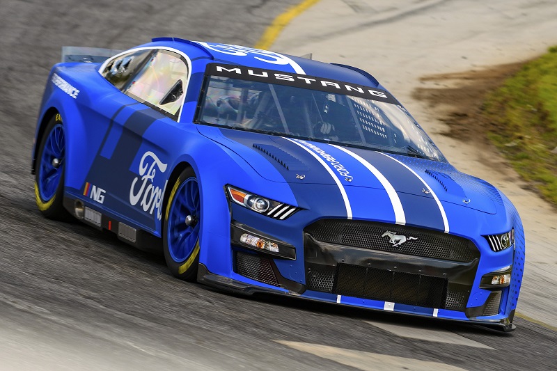 La nueva generación de Mustang 2022 impulsa la copa NASCAR con una