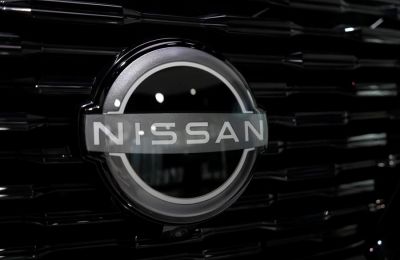 Fotografía de archivo que muestra el logotipo de Nissan en un vehículo en una sala de exposición en Tokio, Japón. EFE/EPA/FRANCK ROBICHON 01181224