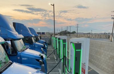 Gen Logistics lanza la primera fase de las instalaciones electrificadas de Rialto, California, con 14 cargadores hiperrápidos en colaboración con Electrify America 01 300824