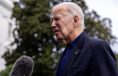 El presidente de Estados Unidos, Joe Biden, responde a una pregunta de los medios de comunicación después de descender del Marine One en el jardín sur de la Casa Blanca en Washington, DC, EE. UU., el 22 de septiembre de 2024. EFE/EPA/Shawn Thew / POOL 012