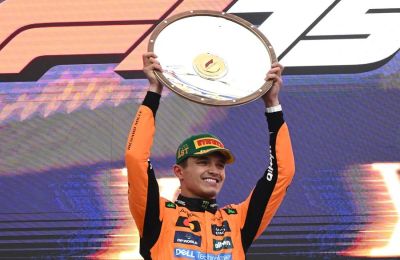 El piloto Lando Norris de McLaren celebra su victoria en el Gran Premio de Australia disputado en el circuito de Albert Park de Melbourne, Australia este domingo. EFE/ Joel Carrett PROHIBIDO SU USO EN AUSTRALIA Y NUEVA ZELANDA 01160325