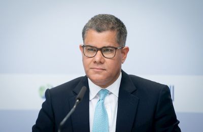 El británico Alok Sharma, presidente de la COP26 que se celebrará en Glasgow (Escocia) el próximo noviembre, cree que esa cumbre sobre cambio climático "debe mandar el carbón a la historia"