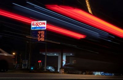 Fotografía de archivo del logotipo de la compañía Exxon. EFE/Michael Reynolds 01310125