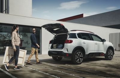 PORTÓN ELÉCTRICO MANOS LIBRES: EL MEJOR ACCESO AL CONFORT Y AL ESPACIO INTERIOR CITROËN