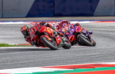 (I-D) Francesco Bagnaia y Jorge Martín durante la carrera de MotoGP del Gran Premio de Austria en el Red Bull Ring en Spielberg. EFE/EPA/EXPA/JOHANN GRODER 01 180824