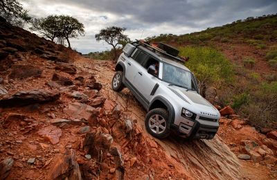 UN ICONO DEL TODOTERRENO HA VUELTO: EL NUEVO LAND ROVER DEFENDER REGRESA CON NEUMÁTICOS GOODYEAR