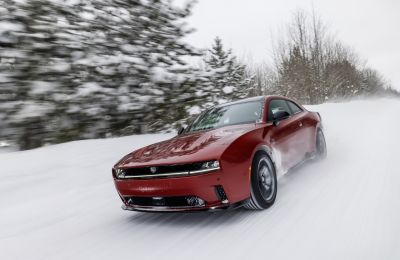 El único muscle car del mundo con tracción en las cuatro ruedas: el nuevo Dodge Charger Daytona diseñado para conquistar el traicionero clima invernal 01270225