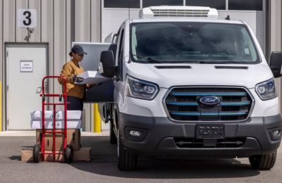 Ford Pro envía la E-Transit con alcance mejorado a clientes de todo el país 01 040924