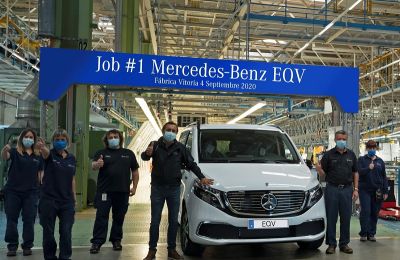 SALE DE LA PLANTA MERCEDES-BENZ EN VITORIA EL PRIMER EQV FABRICADO EN SERIE