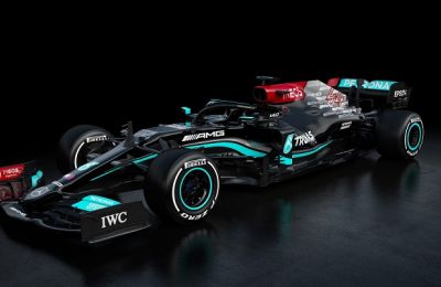 El audaz acabado de pintura de la temporada 2021 presenta un nuevo negro y un nuevo verde Petronas.