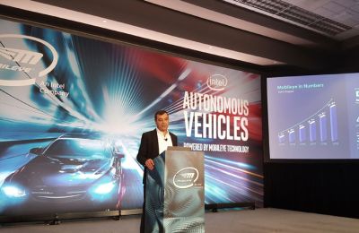 El director general de Mobileye, Ammon Shashua, habla este miércoles durante la Feria de Electrónica de Consumo del mundo, CES, en Las Vegas, Nevada (Estados Unidos).