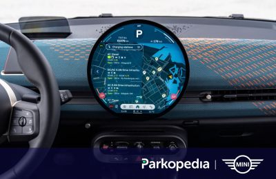 Parkopedia y MINI alegran a los conductores de vehículos eléctricos: la primera pantalla OLED circular del mundo muestra los mejores datos de carga de vehículos eléctricos 01181224