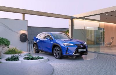 EL CARÁCTER ÚNICO DEL LEXUS UX ELÉCTRICO, CAPTURADO EN UN ELEGANTE NUEVO ENTORNO DE 'HOGAR VIRTUAL'