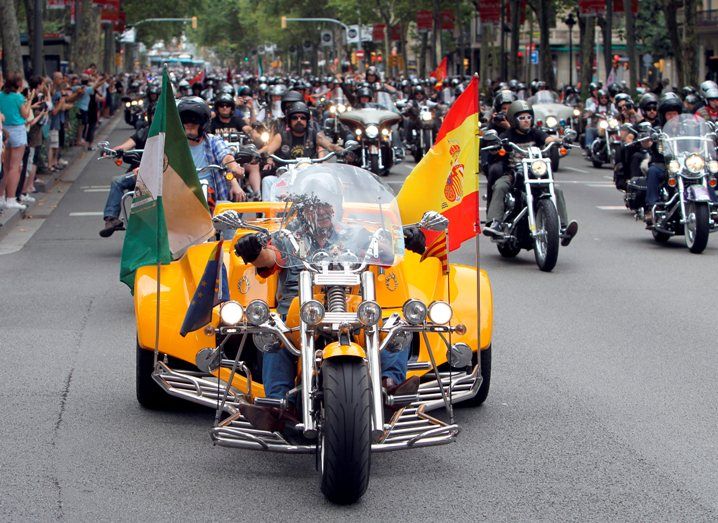 Una caravana de 15 000 motos Harley Davidson toma el centro de