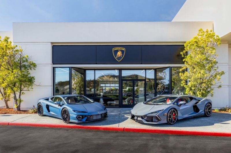 Automobili Lamborghini estrena una sala de exposición rediseñada en San Francisco 02281024