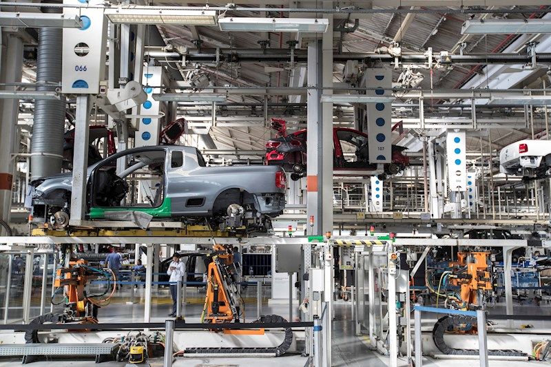 Vista de la línea de producción de la fábrica de Volkswagen en la ciudad de Sao Bernardo do Campo (Brasil).