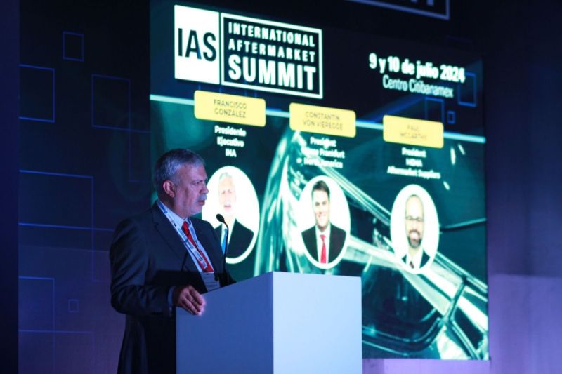 Presidente Ejecutivo de INA, Francisco González Díaz, -1ª Edición del International Aftermarket Summit Reúne a 330 Líderes del Mercado de Posventa 01 100724