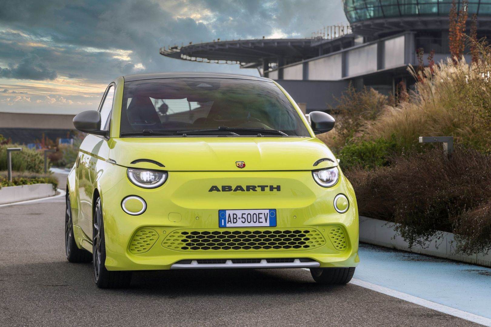 The new Abarth 500e Scorpionissima will electrify Salon Privé London in its UK debut on PortalAutomotriz.com