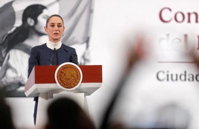 La presidenta de México, Claudia Sheinbaum, participa este lunes durante una rueda de prensa en Palacio Nacional en la Ciudad de México (México). EFE/ Isaac Esquivel 01030225